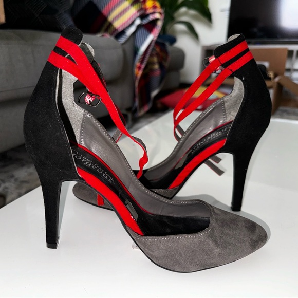 Simply stunning heels. Size 6 - Picture 2 of 6